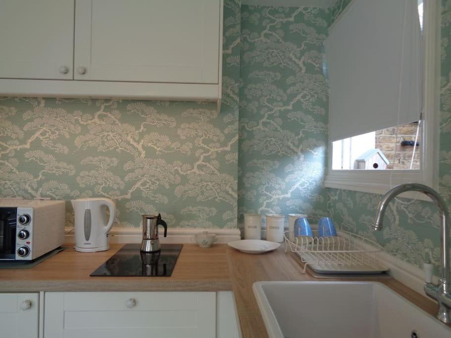 Charming English Style Studio Flat London Exterior photo